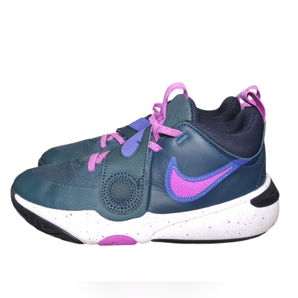 Nike Other - Nike Team Hustle D 11 Big Kids' Basketball Shoes Size 4Y